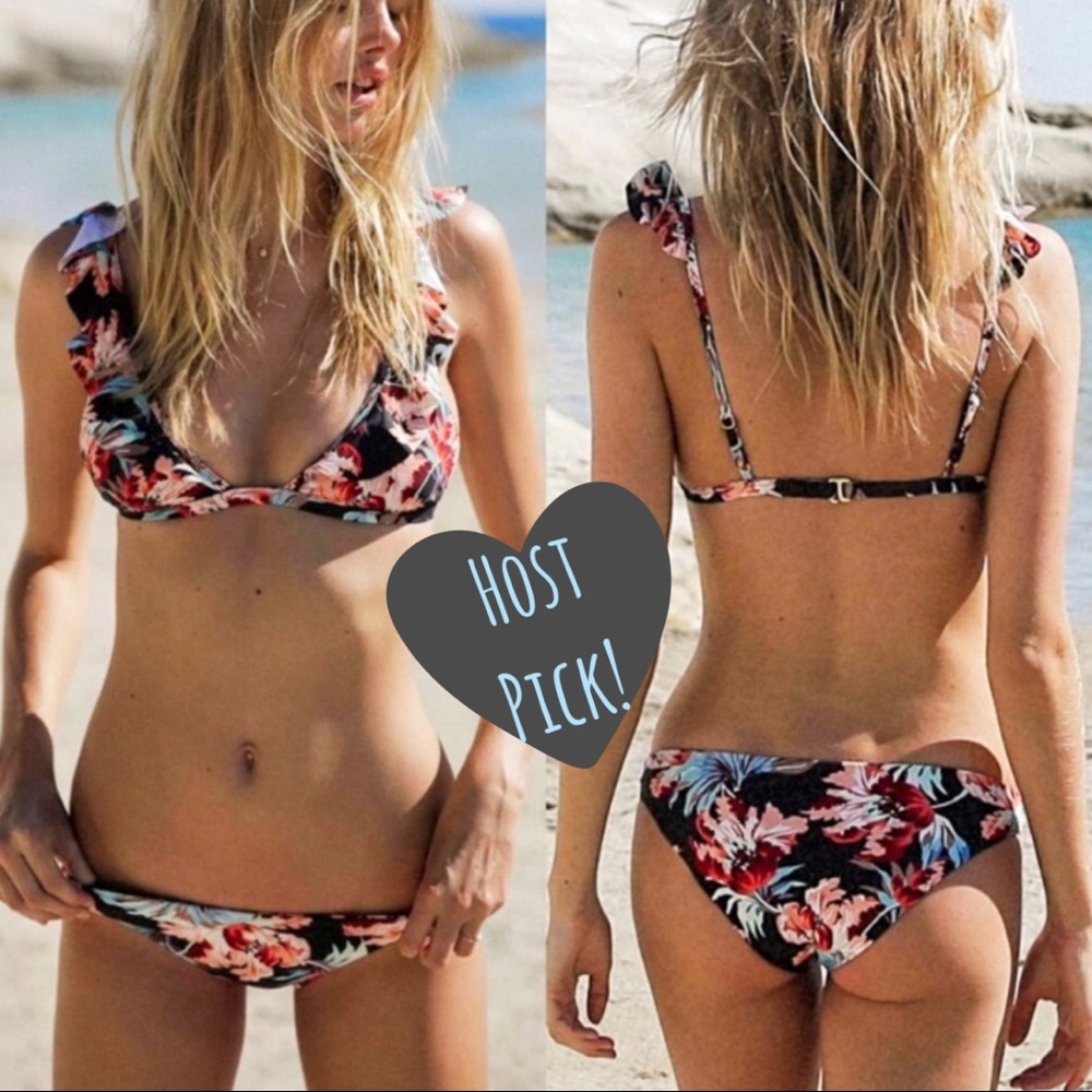 ✨HP!✨ Ruffle Floral Bikini